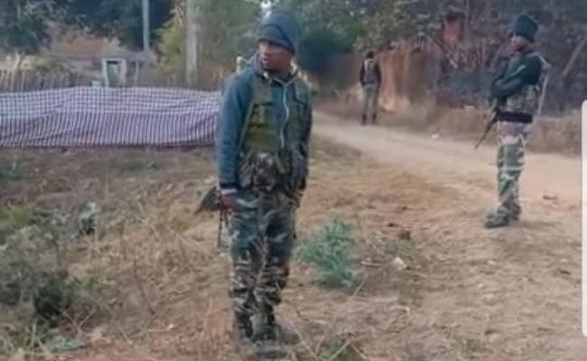 झारखंड : मधुबन के जंगल में नक्सलियों के साथ सुरक्षा बलों की मुठभेड़