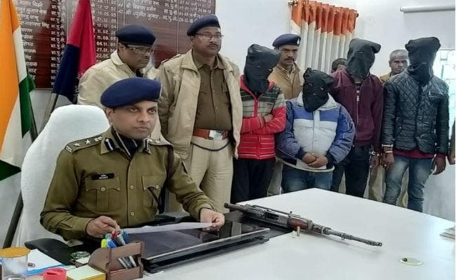 सीतामढ़ी : मुंशी हत्याकांड में पुलिस ने चार आरोपियों को घातक हथियार के साथ किया गिरफ्तार
