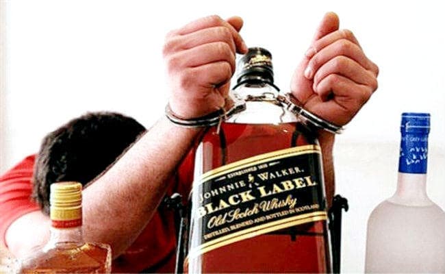 शराब के नशे में बाहुबली पूर्व सांसद के भतीजे समेत पांच लोग गिरफ्तार