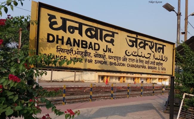 धनबाद रेलवे स्टेशन पर महिला की लटकी लाश से सनसनी