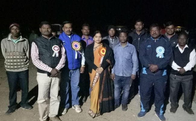 खुंटपानी के बादेया में फुटबॉल प्रतियोगिता का आयोजन, मीरा मुंडा ने किया पुरस्कृत