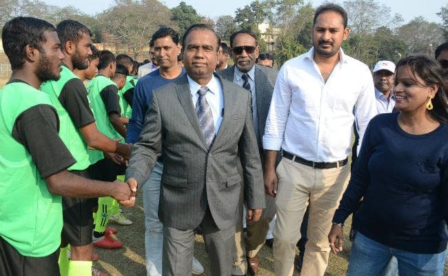 प्रभात खबर अंतर जिला फुटबॉल प्रतियोगिता : धनबाद ने गिरिडीह को 3-0 से हराया