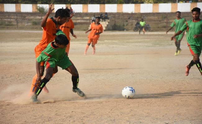 प्रभात खबर अंतर जिला फुटबॉल प्रतियोगिता : रांची ने गुमला को 6-0 से रौंदा