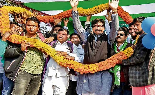 संघर्ष यात्रा : भाजपा सरकार ने गरीब के घर से निकाल लिये पैसे, लातेहार में बोले हेमंत सोरेन