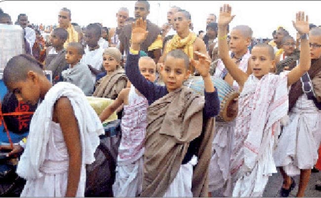 सागरद्वीप : पवित्र स्नान के लिए पुण्यार्थियों का जत्था पहुंचने लगा है गंगासागर