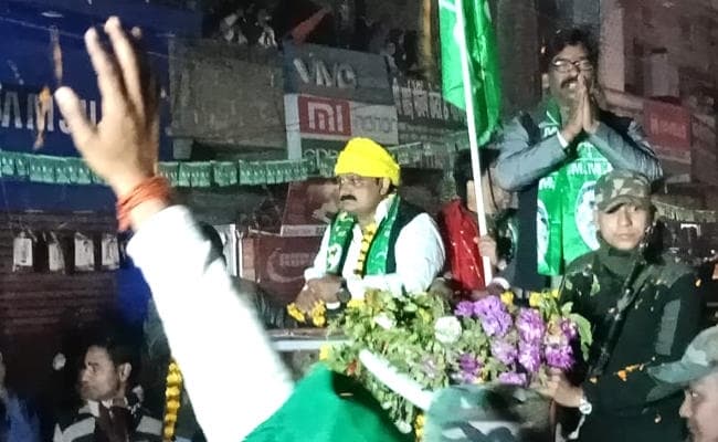 गढ़वा में झामुमो की संघर्ष यात्रा, बोले हेमंत : किसान आत्महत्या कर रहे हैं, सरकार चेहरा चमकाने पर बहा रही पैसे