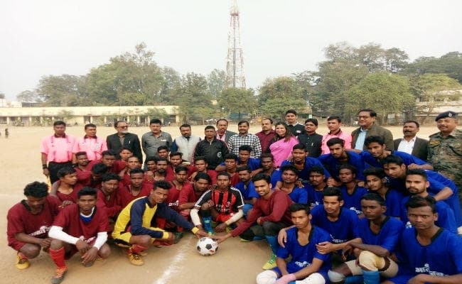 प्रभात खबर अंतर जिला फुटबॉल टूर्नामेंट : पलामू और लातेहार के बीच मुकाबला ड्रॉ