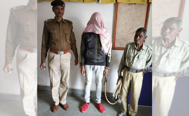 जाति व नाम बदल युवक ने आदिवासी युवती को प्रेम जाल में फंसाया, फिर सुनसान जगह ले जाकर किया दुष्कर्म