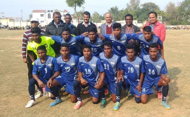 प्रभात खबर अंतर जिला फुटबॉल टूर्नामेंट : चाईबासा ने खूंटी को 4-0 से हराया