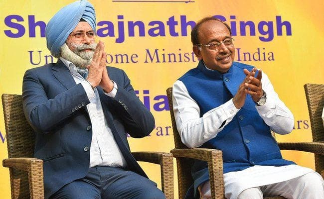 भाजपा ने फूलका को किया सम्मानित, किसी दल में शामिल होने से किया इनकार
