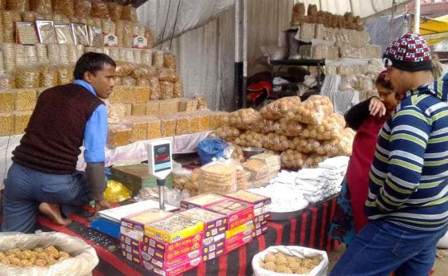Makar Sakranti In Lohardaga : लोहरदगा में मकर संक्रांति पर्व को लेकर लोगों में दिख रहा उत्साह