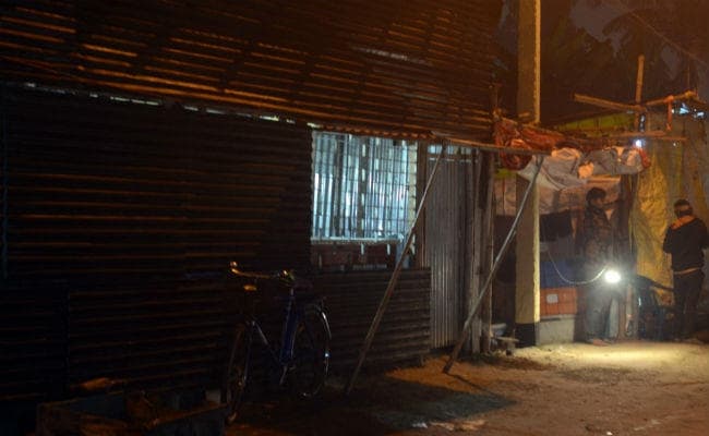 गंगासागर में ‘मधुशाला’ : पुलिस-प्रशासन की नाक के नीचे बिक रहा अवैध शराब