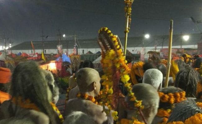 45 किलोमीटर में फैला है कुंभ मेला, शुरू हुआ शाही स्नान, 15 करोड़ लोगों के जुटने की उम्मी