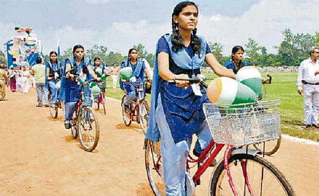 पटना : 70% को नहीं मिली साइकिल-पोशाक राशि