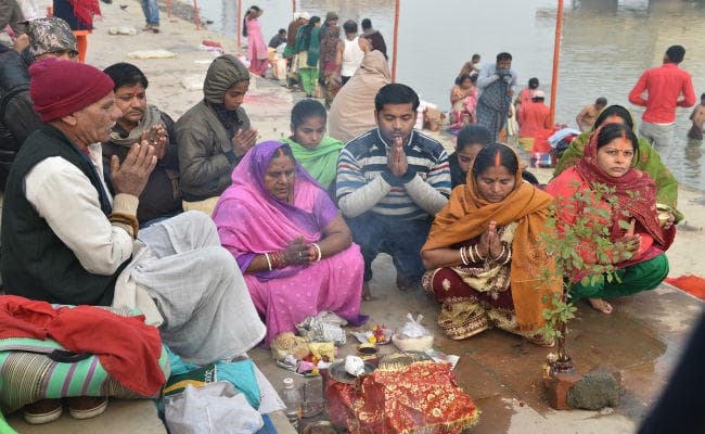 बिहार में मकर संक्रांति पर श्रद्धालुओं ने लगायी आस्था की डुबकी