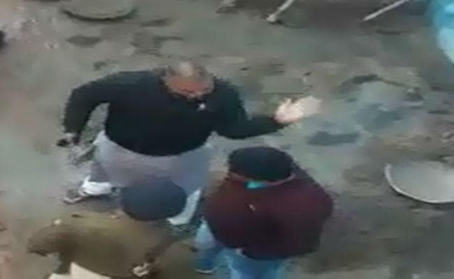 सूर्यगढ़ा के राजद विधायक प्रह्लाद यादव पर रंगदारी मांगने का मामला दर्ज करानेवाले व्यवसायी मनीष पर गोलीबारी