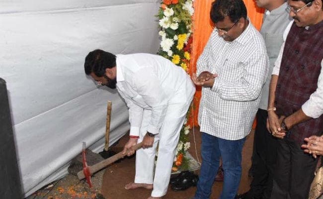 स्वास्थ्य केंद्रों का निरीक्षण करने निकले मंत्री जी जैसे ही बैठे कुर्सी पर...