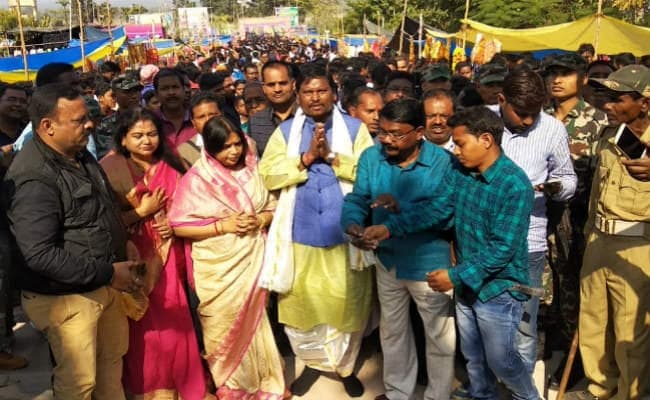 खरसावां : आकर्षणी माता पीठ पर 60 हजार से अधिक श्रद्धालुओं ने टेका माथा