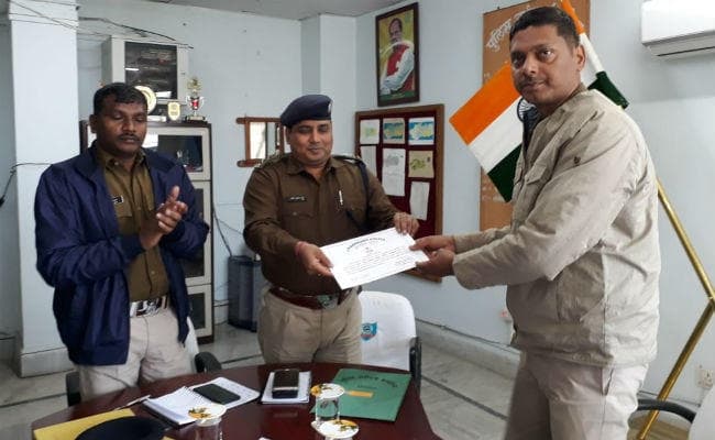 नक्‍सलियों के खिलाफ कार्रवाई में शामिल पुलिस पदाधिकारी हुए सम्मानित