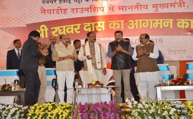 देवघर : मुख्यमंत्री ने कई योजनाओं का किया शिलान्यास-उद्घाटन, बोले- गठबंधन की सरकार ने झारखंड को लूटा