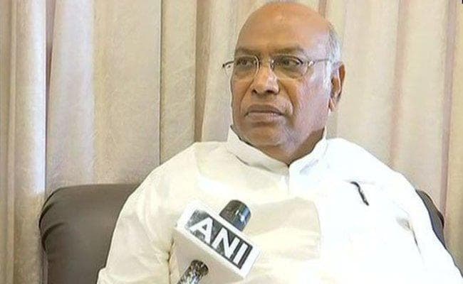 खड़गे का आरोप - भाजपा हमारे विधायकों को डरा-धमका रही, कांग्रेस-जदएस सरकार मजबूत