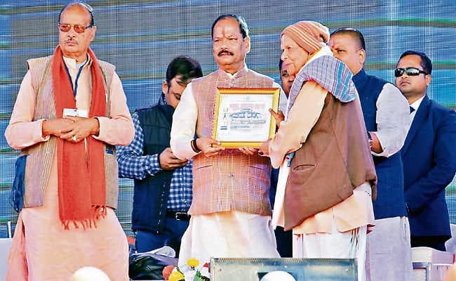 मधुपुर : मुख्यमंत्री ने किया मधुपुर महोत्सव का उद्घाटन : कहा – अक्तूबर तक राज्य के सभी गांवों को 24 घंटे बिजली