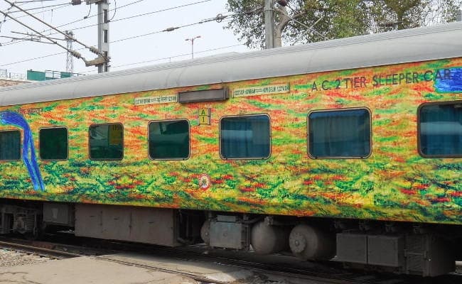 सिग्नल फेल करके ट्रेन में लुटेरों ने मचाया तांडव, जम्मू-दिल्ली दुरंतो एक्सप्रेस में की लूटपाट