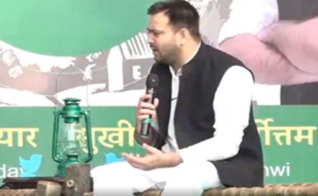 तेजस्वी ने ट्विटर पर लगायी चौपाल, लोगों ने लगा दी सवालों की झड़ी, ...तेजस्वी को सुनें और देखें सवाल