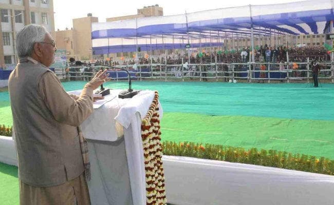 बोले नीतीश कुमार - बिजली पहुंची तो भूत का भय भागा और लालटेन ढिबरी भी खत्म