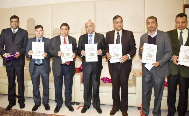 चुनाव आयोग की टीम ने किया पुस्तक का लोकार्पण, चुनाव को लेकर सूबे के सभी जिलों के DM और SSP संग कर ही बैठक