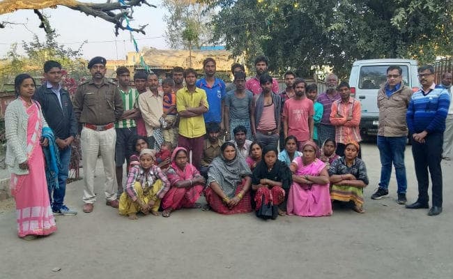 बीते चार माह से ईंट भट्ठा में बंधक बने 46 मजदूरों को प्रशासन ने कराया मुक्त