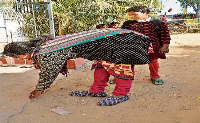 रांची :  62 दिनों की हड़ताल के बाद स्कूल लौटे पारा शिक्षक, दिखा उत्साह