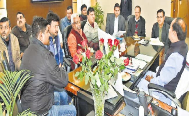 रांची :  सीएम से वार्ता के बाद मनरेगा कर्मचारियों की हड़ताल समाप्त