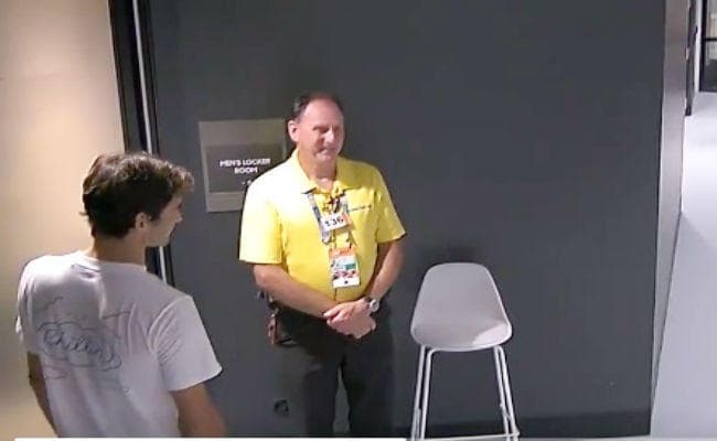 VIDEO : जब एक्रीडिटेशन कार्ड नहीं होने के कारण फेडरर को सुरक्षागार्ड ने रोका