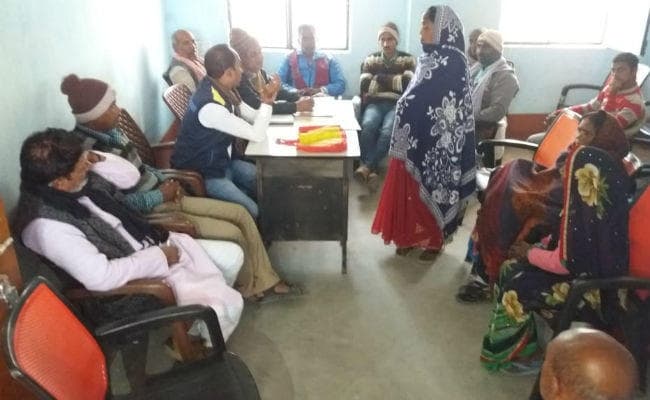 भरी पंचायत में बोली नवविवाहिता- स्मार्ट फोन नहीं तो पति को छोड़ दूंगी और फिर...