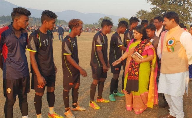 कुचाई : अरुवां फुटबॉल प्रतियोगिता व टुसू प्रदर्शनी का आयोजन