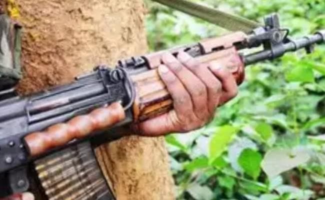 औरंगाबाद : देव में पुलिस कैंप पर नक्सली हमला, सुरक्षाबलों की जवाबी कार्रवाई, भागे नक्सली