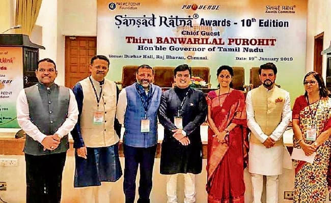 देवघर : सांसद डॉ निशिकांत दुबे संसद रत्न अवार्ड सेे सम्मानित