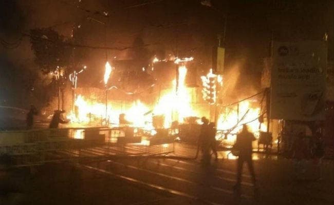 कोलकाता के गरियाहाट मार्केट में भीषण आग, कई लोग बीमार