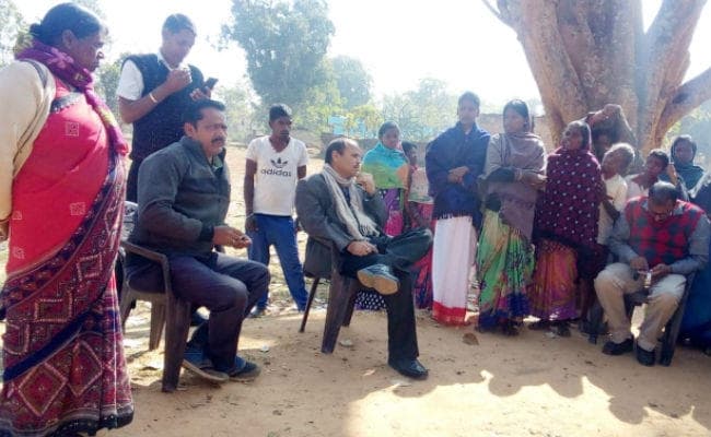 शिक्षा विभाग की मनमानी के खिलाफ फूटा गुस्सा, महलीटोली स्कूल को मर्ज करने का विरोध