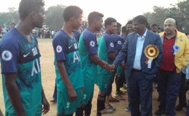 खुंटपानी के भोया में फुटबॉल प्रतियोगिता का आयोजन, बहुत कला है क्लब बना चैंपियन