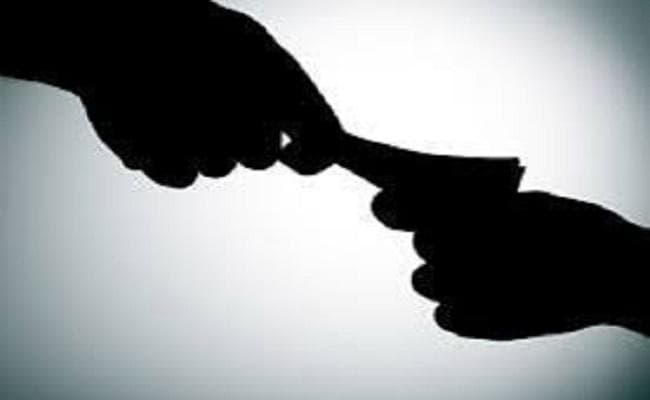 बिहार : मधुबनी में पुलिस निरीक्षक पंद्रह हजार रिश्वत लेते गिरफ्तार