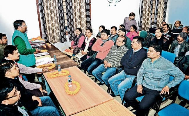 जमशेदपुर :  सिटी स्कैन, एक्स-रे व अल्ट्रासाउंड के बाद अब माइक्रोबायालोजी विभाग भी बंदी के कगार पर