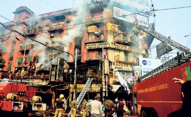 कोलकाता : गरियाहाट मार्केट में लगी भीषण आग, 10 घंटे बाद काबू पाया गया