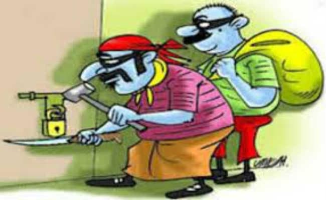 कोलकाता : दमदम में घर से नकदी समेत लाखों के गहने चोरी