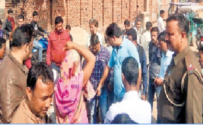 भेड़वा चौक पर चबूतरा निर्माण का नप के लोगों ने किया विरोध