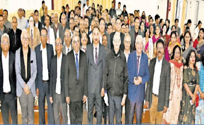 भारत प्रलय का पुजारी नहीं, निर्माण का देश : सिंह