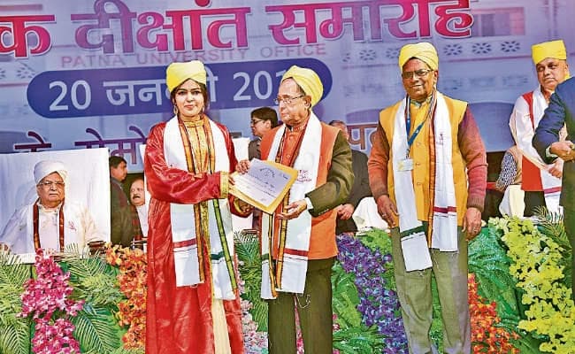 पटना विवि के दीक्षांत समारोह में बोले प्रणब, भविष्य में नयी खोज पर ही निर्भर करेगा विकास