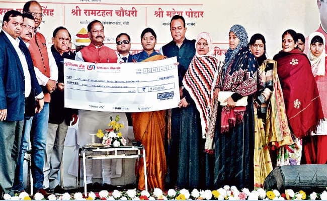 रांची : चुनाव में अगर कोई पैसे दे, तो ले लेना, पर उन्हें वोट न देना : मुख्यमंत्री रघुवर दास