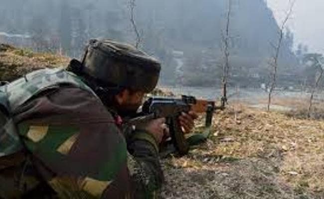 कश्मीर घाटी में आतंकवादियों और सुरक्षा बलों के बीच मुठभेड़